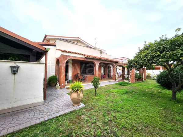 casa indipendente in vendita a Fiumicino in zona Focene