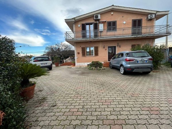 appartamento in vendita a Fiumicino in zona Aeroporto 