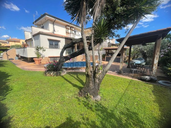 casa indipendente in vendita a Fiumicino in zona Fregene