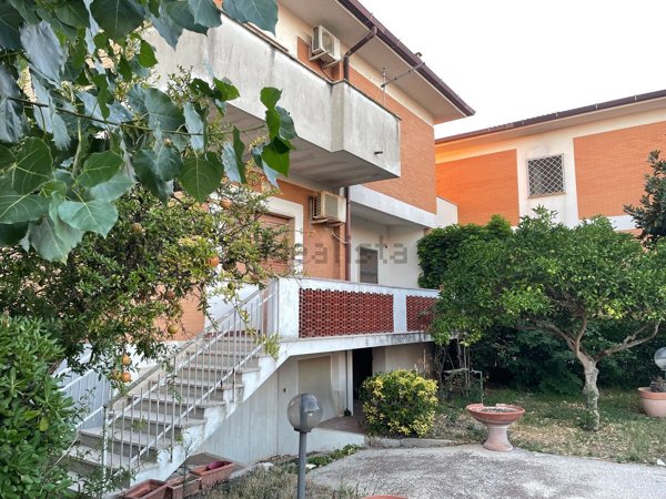 casa indipendente in vendita a Fiumicino in zona Focene