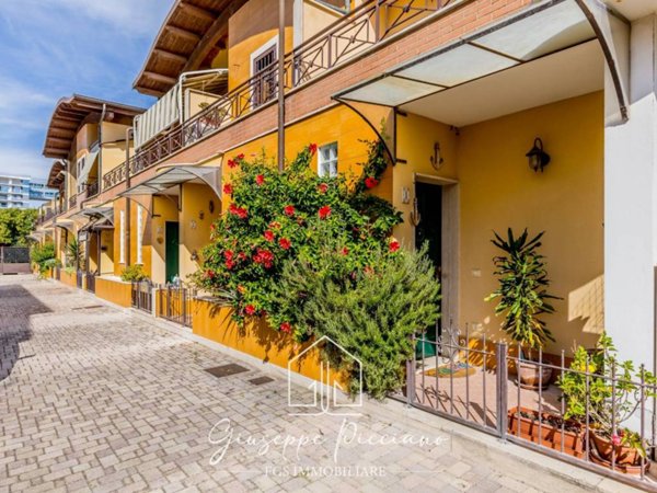 appartamento in vendita a Fiumicino in zona Isola Sacra