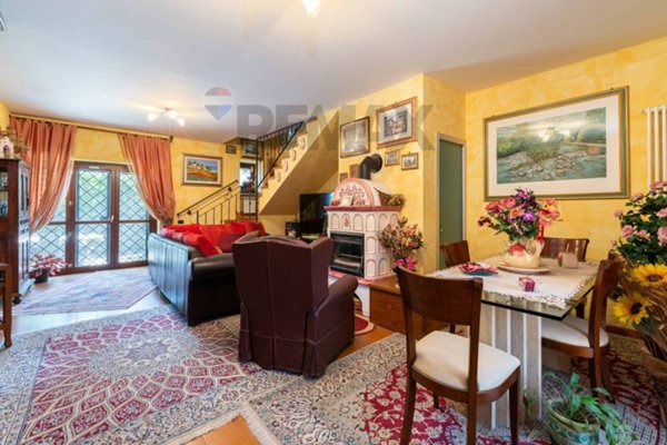 casa indipendente in vendita a Fiumicino in zona Isola Sacra