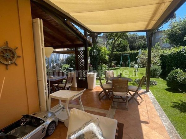 casa indipendente in vendita a Fiumicino in zona Fregene