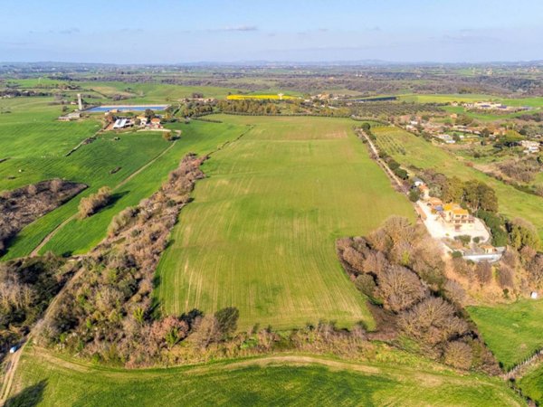 terreno in vendita a Fiumicino in zona Tragliata