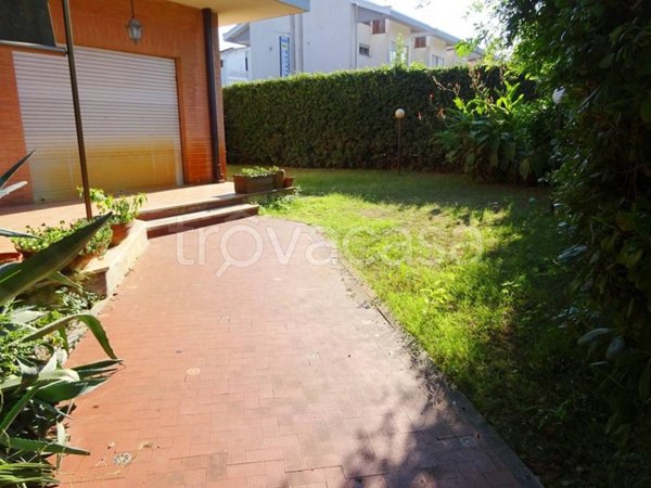 casa indipendente in vendita a Fiumicino in zona Fregene