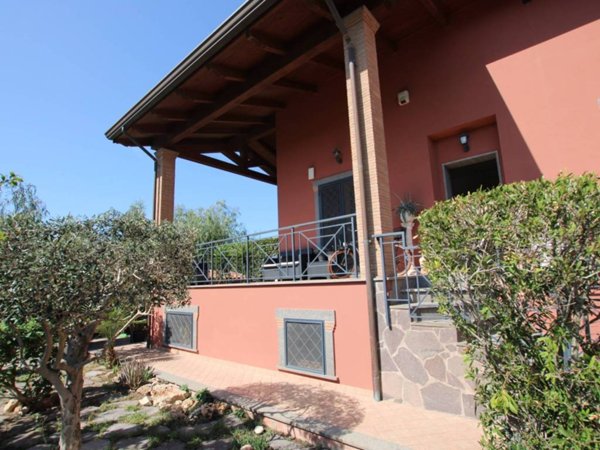 casa indipendente in vendita a Fiumicino in zona Isola Sacra