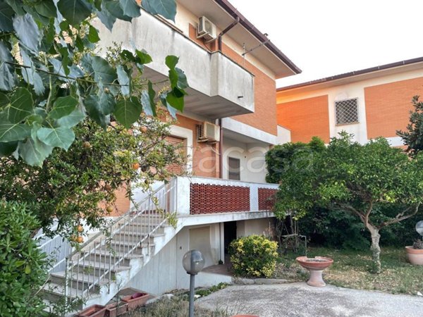 casa indipendente in vendita a Fiumicino in zona Focene