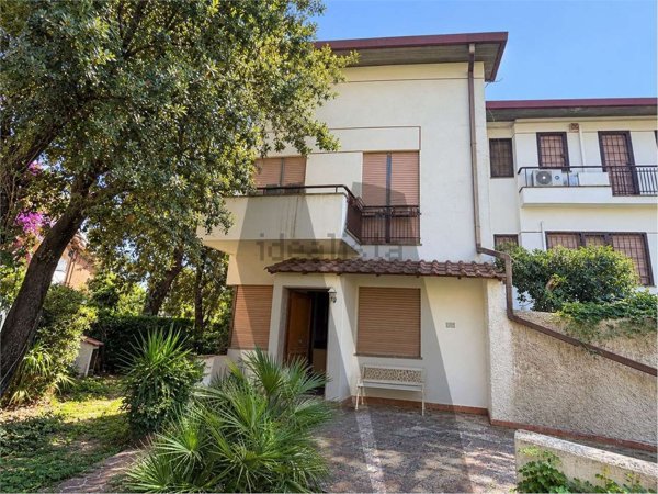 casa indipendente in vendita a Fiumicino in zona Fregene