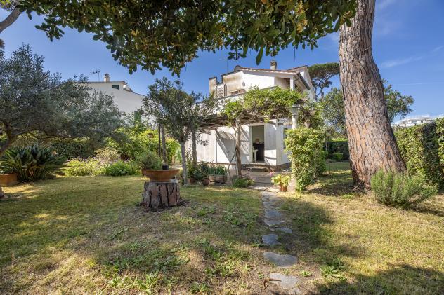 casa indipendente in vendita a Fiumicino