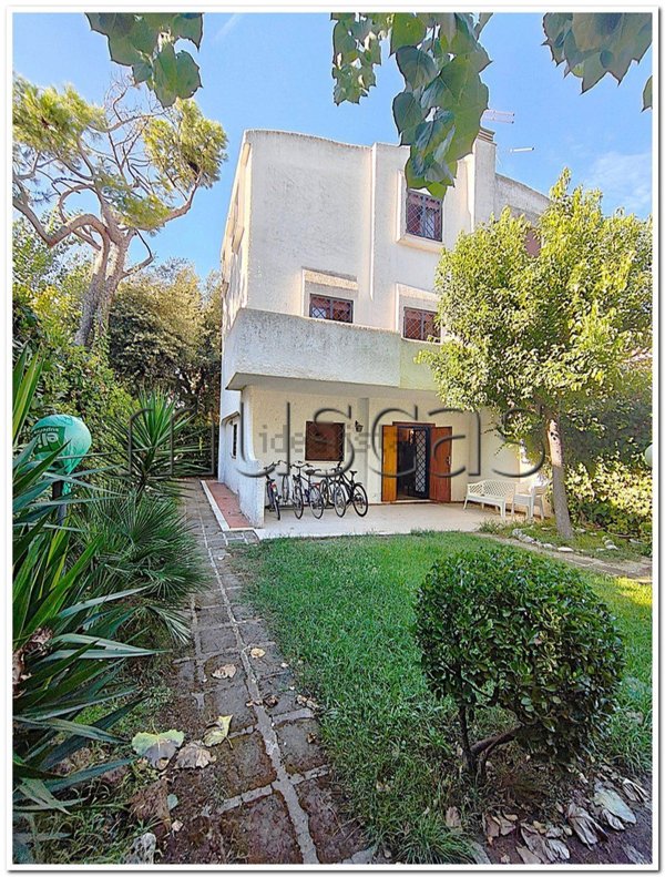 casa indipendente in vendita a Fiumicino in zona Fregene