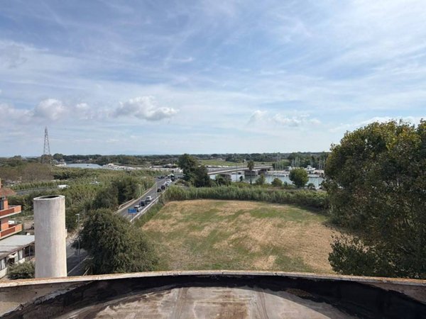 appartamento in vendita a Fiumicino in zona Isola Sacra