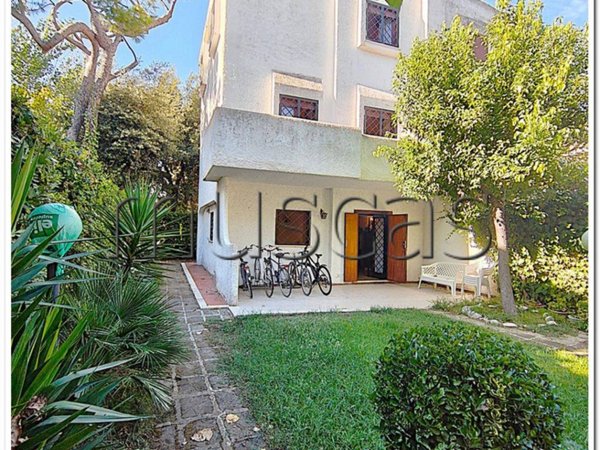casa indipendente in vendita a Fiumicino in zona Fregene