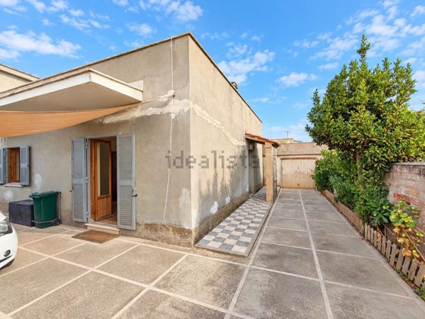 casa indipendente in vendita a Fiumicino in zona Isola Sacra