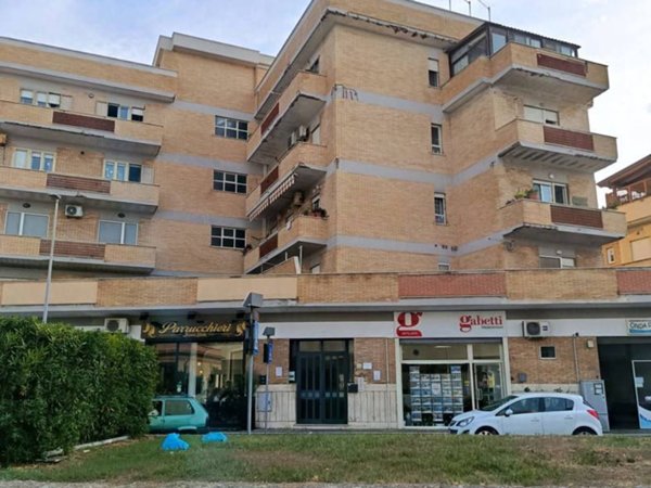 appartamento in vendita a Fiumicino in zona Isola Sacra