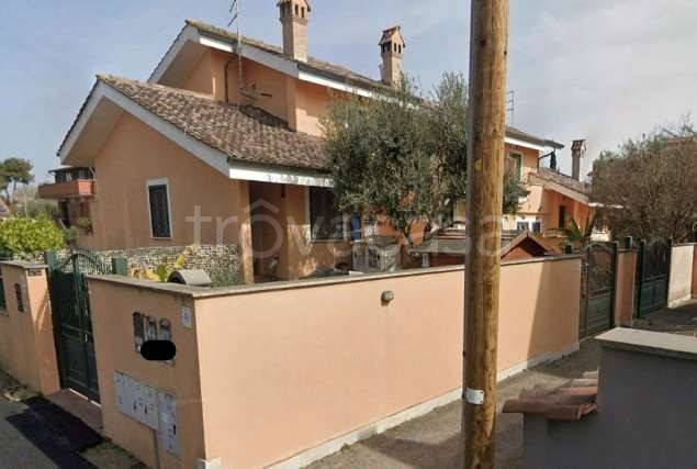 casa indipendente in vendita a Fiumicino in zona Isola Sacra