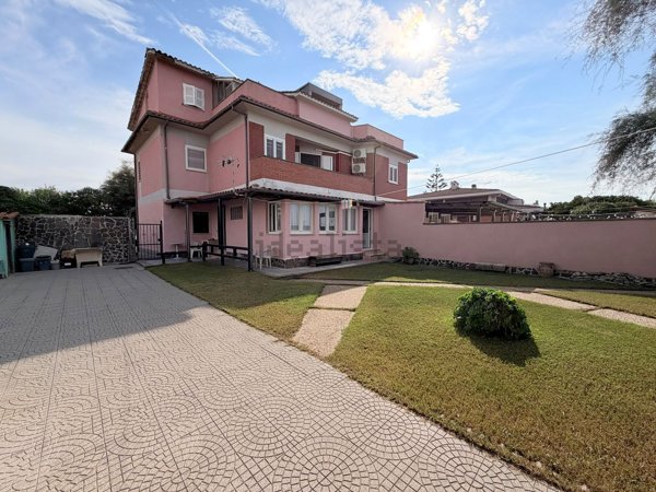 appartamento in vendita a Fiumicino in zona Focene
