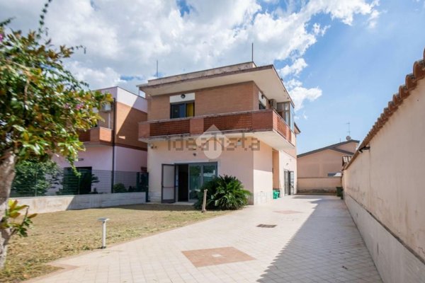 appartamento in vendita a Fiumicino in zona Isola Sacra