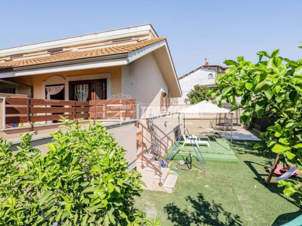 casa indipendente in vendita a Fiumicino in zona Passo Oscuro
