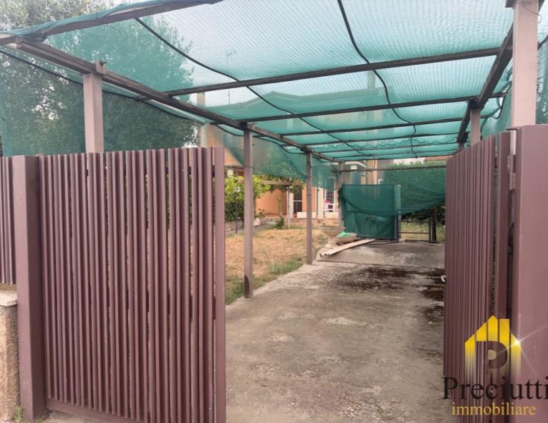 casa indipendente in vendita a Fiumicino in zona Fregene