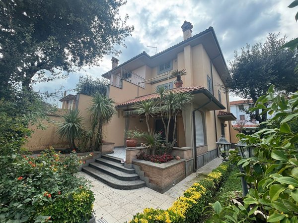 casa indipendente in vendita a Fiumicino in zona Fregene