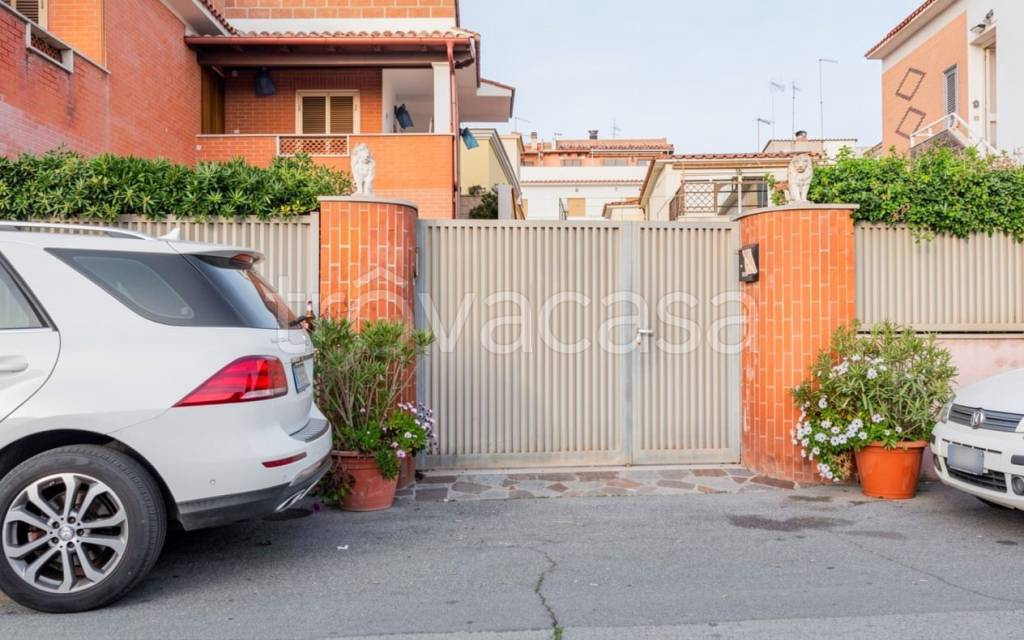 appartamento in vendita a Fiumicino in zona Passo Oscuro