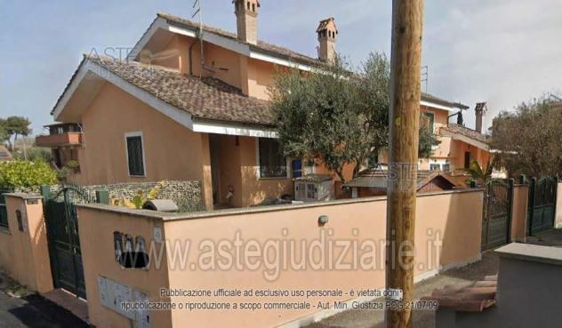 casa indipendente in vendita a Fiumicino in zona Isola Sacra