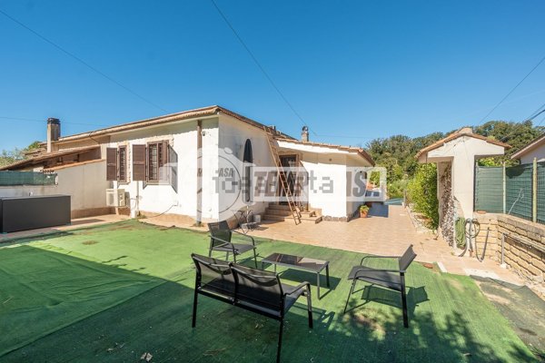 casa indipendente in vendita a Fiumicino