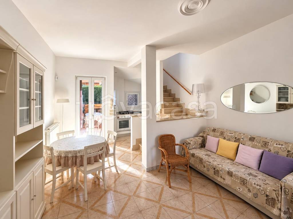 casa indipendente in vendita a Fiumicino in zona Fregene