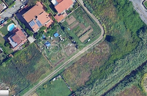 terreno in vendita a Fiumicino in zona Isola Sacra