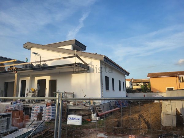 casa indipendente in vendita a Fiumicino in zona Isola Sacra