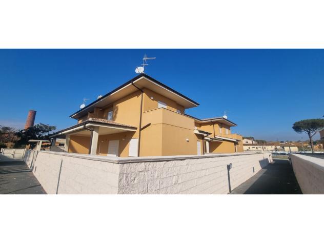 casa indipendente in vendita a Fiumicino