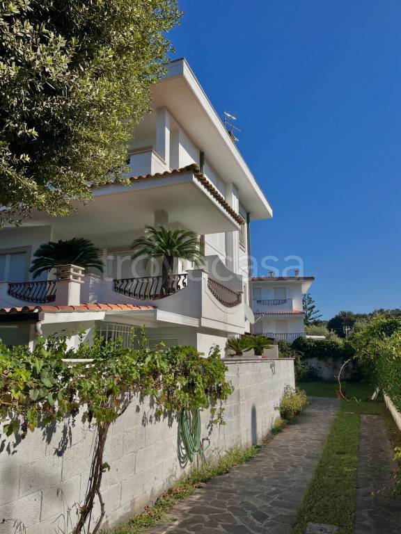 casa indipendente in vendita a Fiumicino in zona Fregene