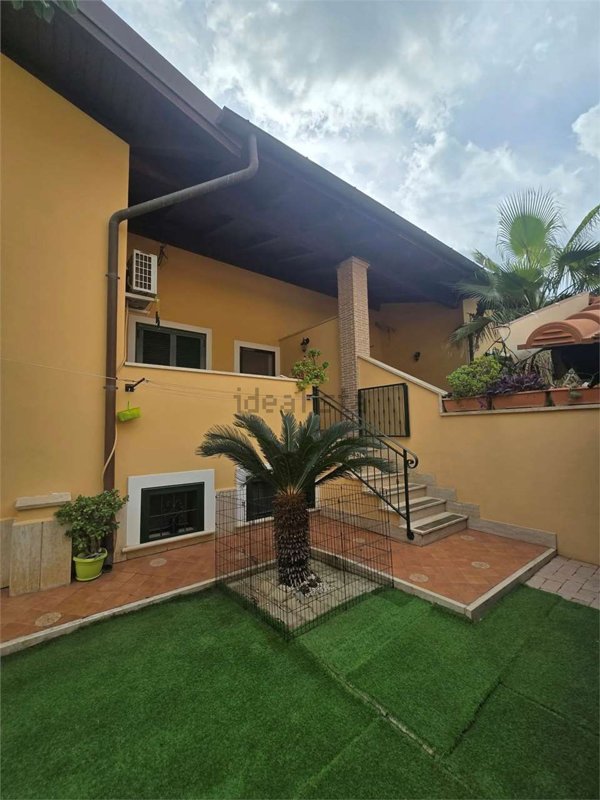 casa indipendente in vendita a Fiumicino in zona Isola Sacra