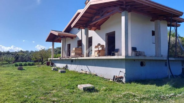 casa indipendente in vendita a Fonte Nuova in zona Torre Lupara