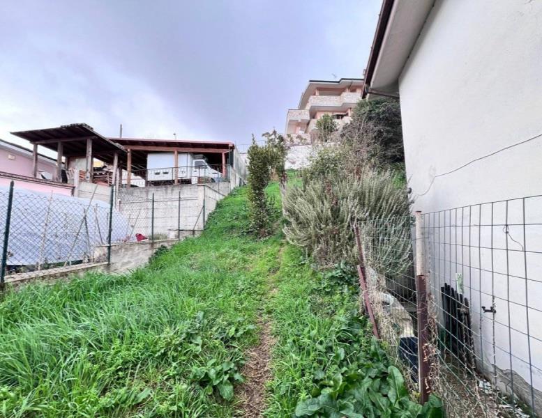 casa indipendente in vendita a Fonte Nuova in zona Santa Lucia