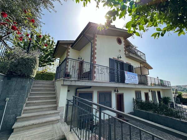 casa indipendente in vendita a Fonte Nuova in zona Santa Lucia