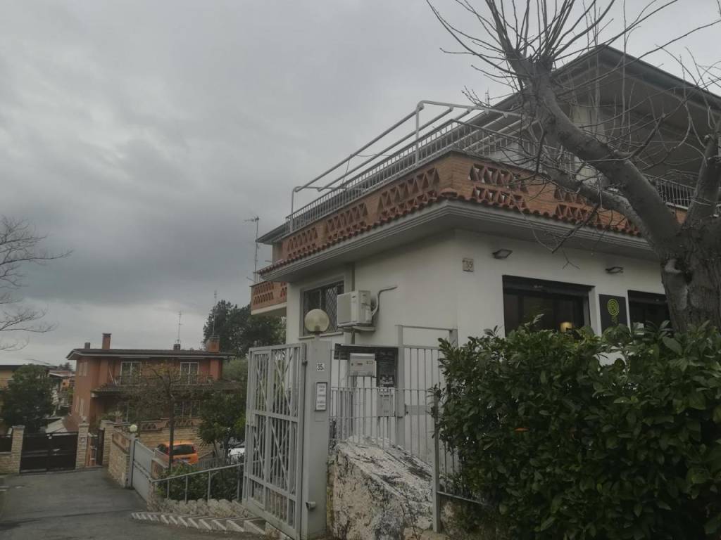 locale commerciale in vendita a Fonte Nuova in zona Torre Lupara
