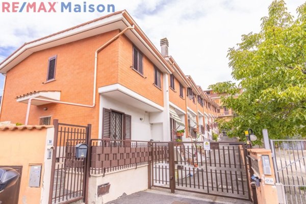 casa indipendente in vendita a Fonte Nuova in zona Torre Lupara
