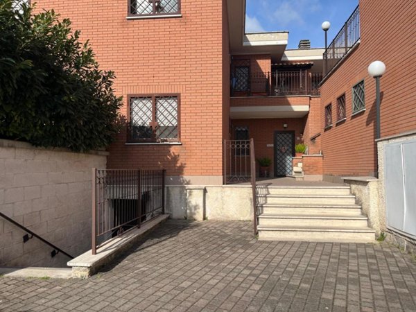 locale commerciale in vendita a Fonte Nuova in zona Santa Lucia