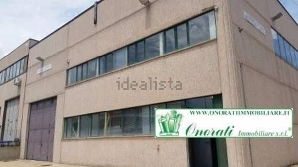 locale di sgombero in vendita a Fonte Nuova