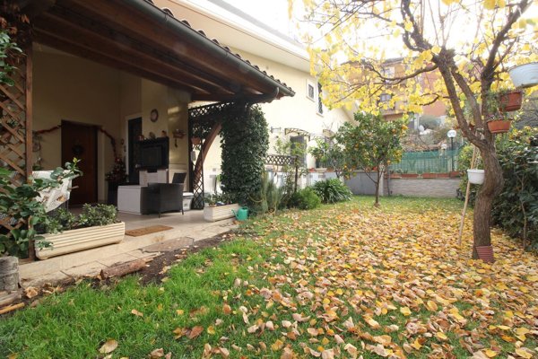 casa indipendente in vendita a Fonte Nuova in zona Torre Lupara