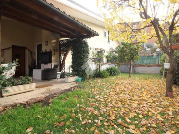 casa indipendente in vendita a Fonte Nuova in zona Torre Lupara