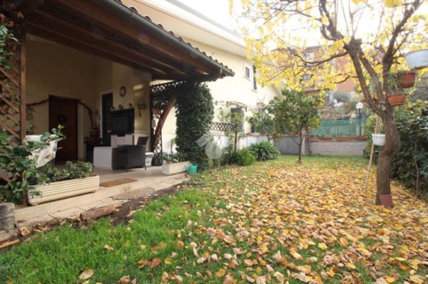 casa indipendente in vendita a Fonte Nuova in zona Torre Lupara