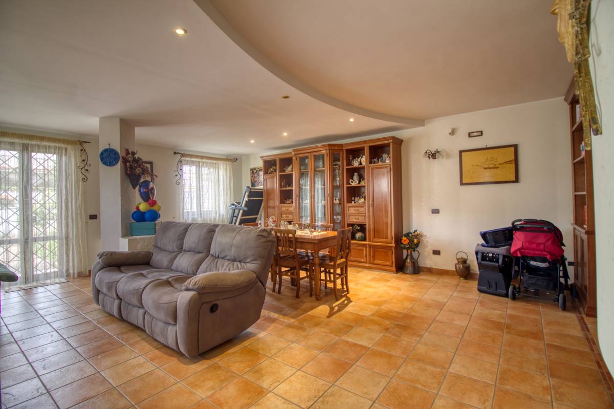 casa indipendente in vendita a Fonte Nuova in zona Torre Lupara