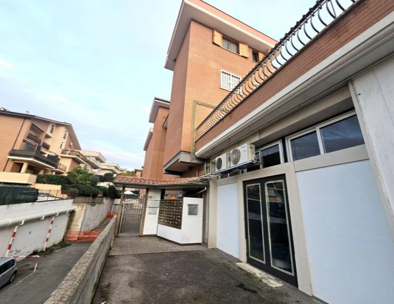 appartamento in vendita a Fonte Nuova in zona Santa Lucia