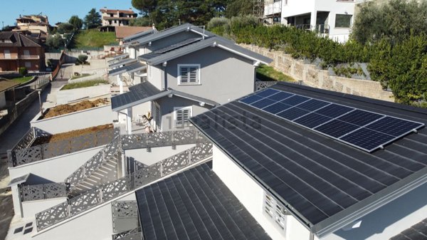 casa indipendente in vendita a Fonte Nuova in zona Santa Lucia