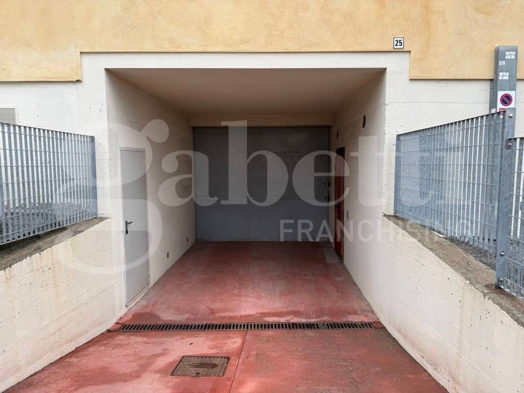 locale commerciale in vendita a Fonte Nuova in zona Torre Lupara