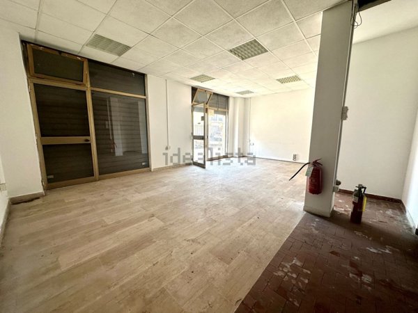 locale commerciale in vendita a Fonte Nuova in zona Torre Lupara