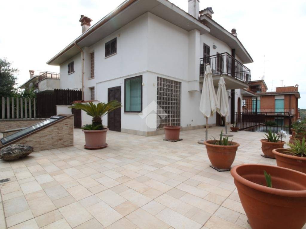 casa indipendente in vendita a Fonte Nuova in zona Torre Lupara