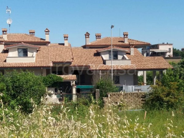 casa indipendente in vendita a Fonte Nuova in zona Torre Lupara
